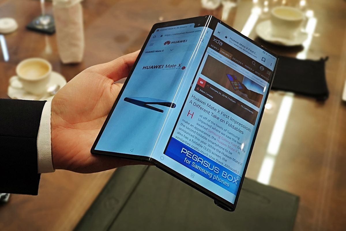 O primeiro smartphone dobrável da Huawei, Mate X2, chega em 22 de fevereiro