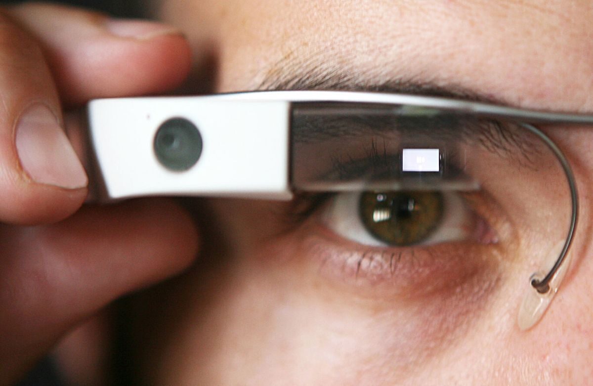 A Apple lançará óculos de realidade mista em 2022, realidade aumentada em 2025 e lentes de contato em 2030