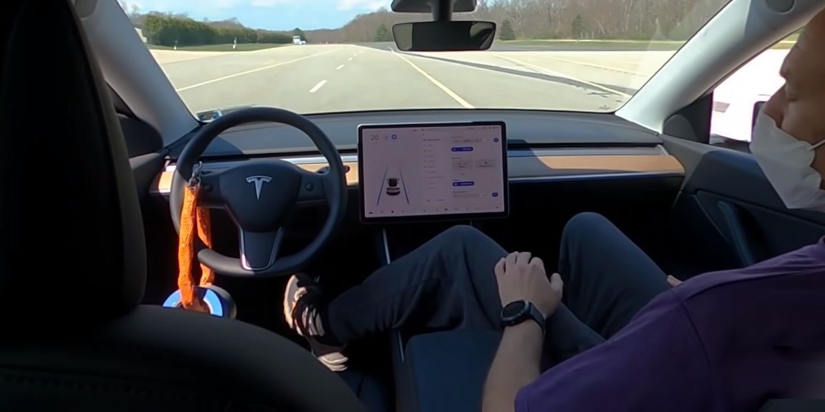 Elon Musk reconhece que subestimou as dificuldades em melhorar o piloto automático